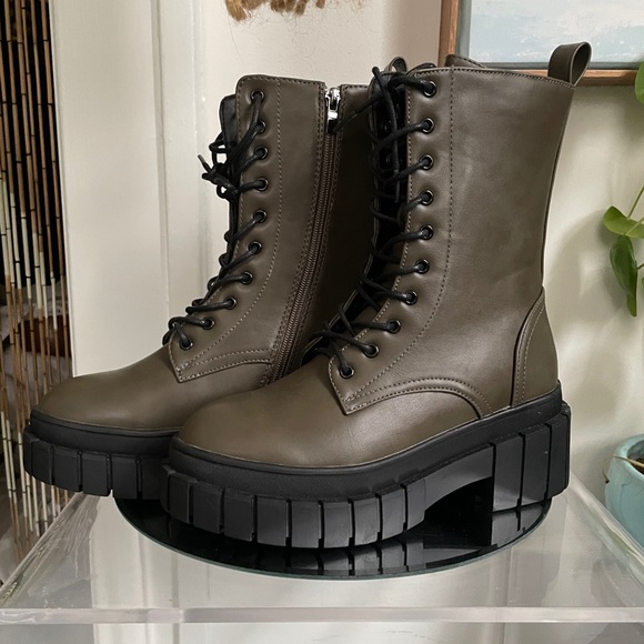 ASOS Truffle Collection chunky lace up ankle boots in khaki (olive green) - Picture 2 of 13